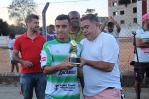 Rivaldo Genelhu representa Michelzinho (Esplanada) na entrega de troféu de artilheiro