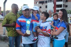 Treinador João comemora o título junto de sua família